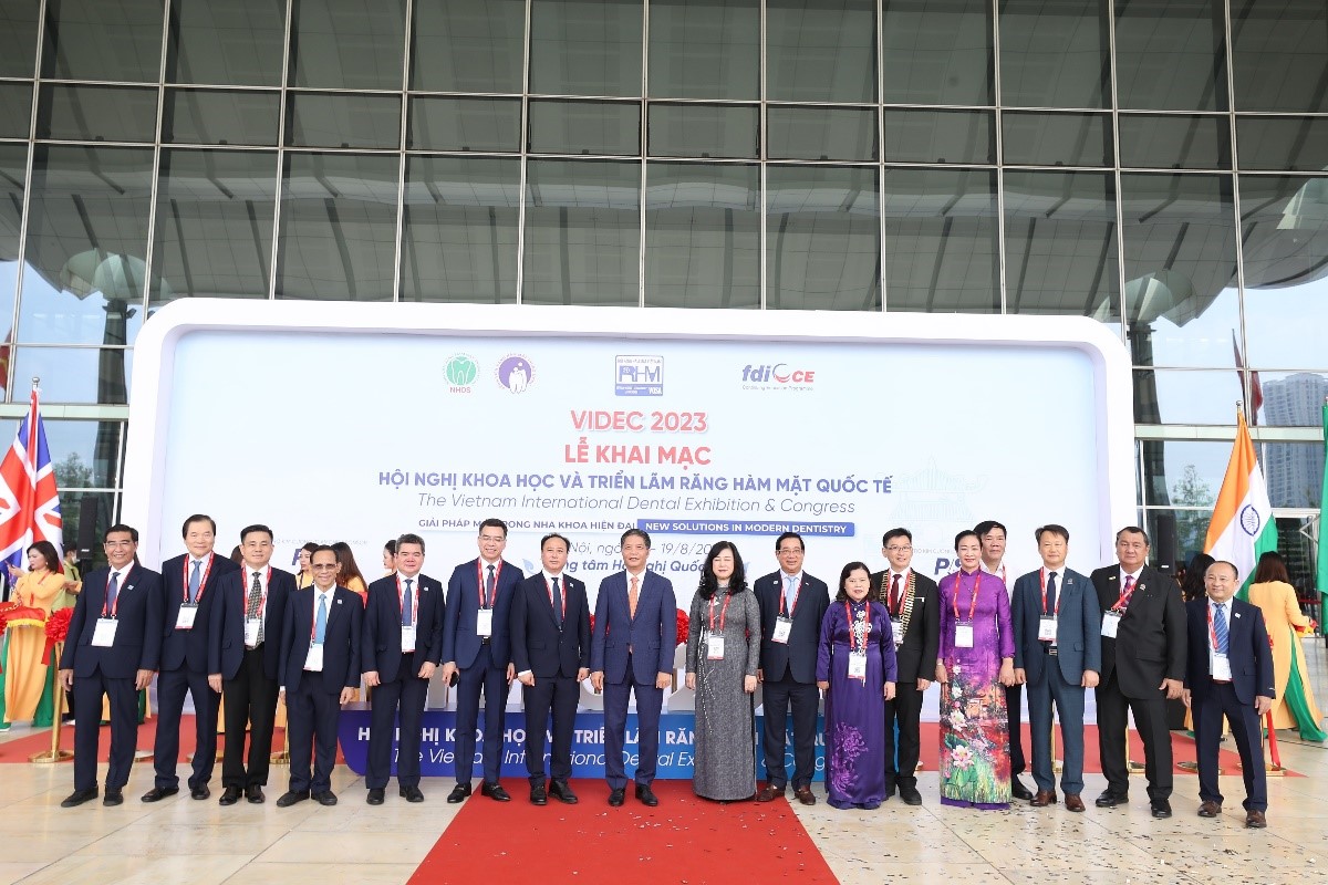 Lễ cắt băng khai mạc triển lãm Hội nghị