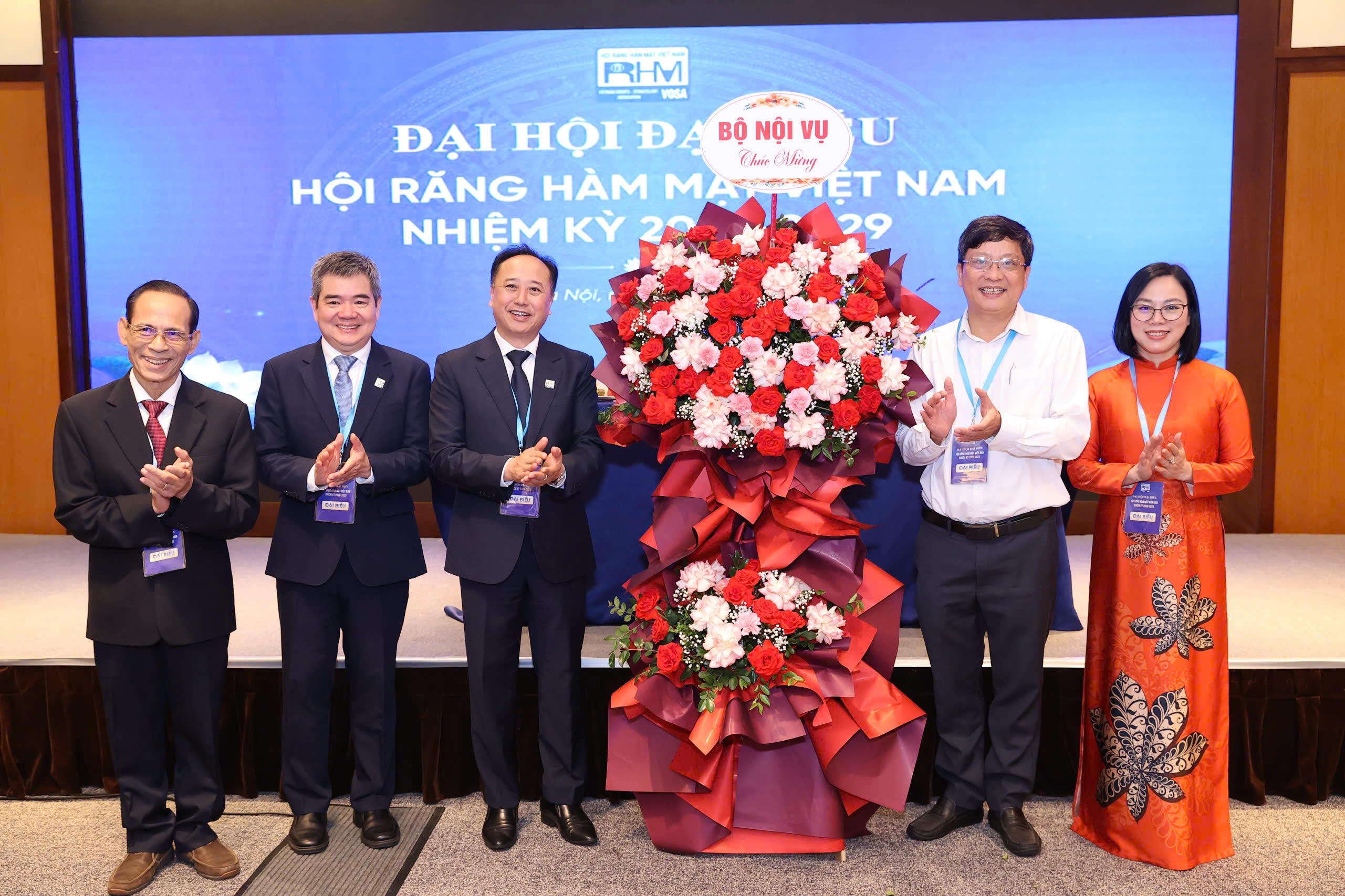 TS.BSCKII LÊ TRUNG CHÁNH - GIÁM ĐỐC BỆNH VIỆN RĂNG HÀM MẶT TRUNG ƯƠNG TP. HỒ CHÍ MINH ĐẮC CỬ CHỦ TỊCH  HỘI RĂNG HÀM MẶT VIỆT NAM (VOSA) NHIỆM KỲ 2026 - 2029